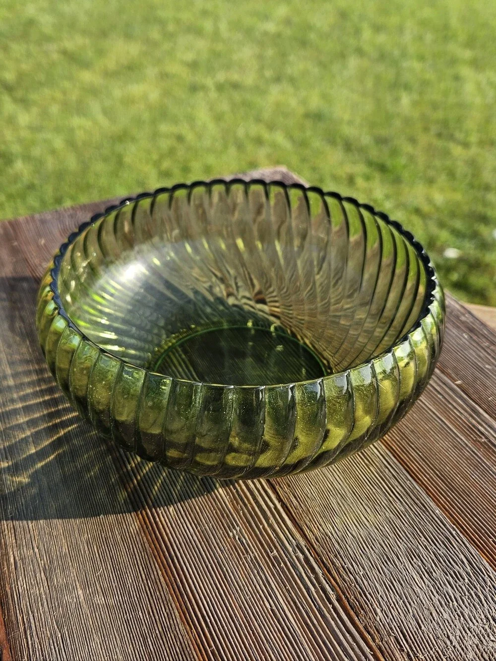 Green glass bowl with vertical ribbed texture #glassbowl #ribbed
